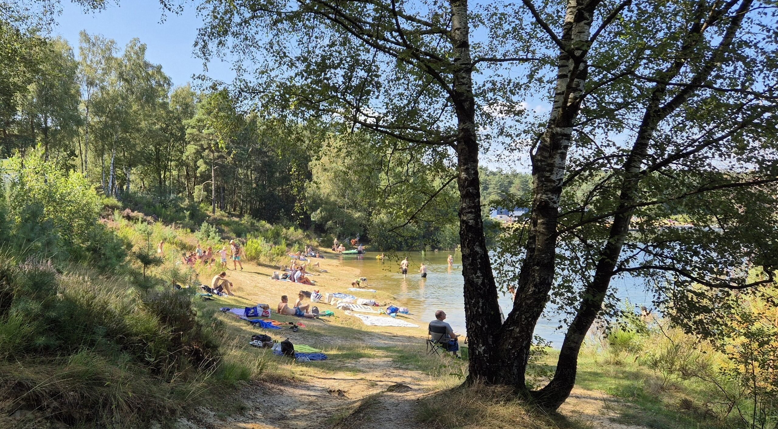Eindeloos waterpret in een natuurrijke omgeving